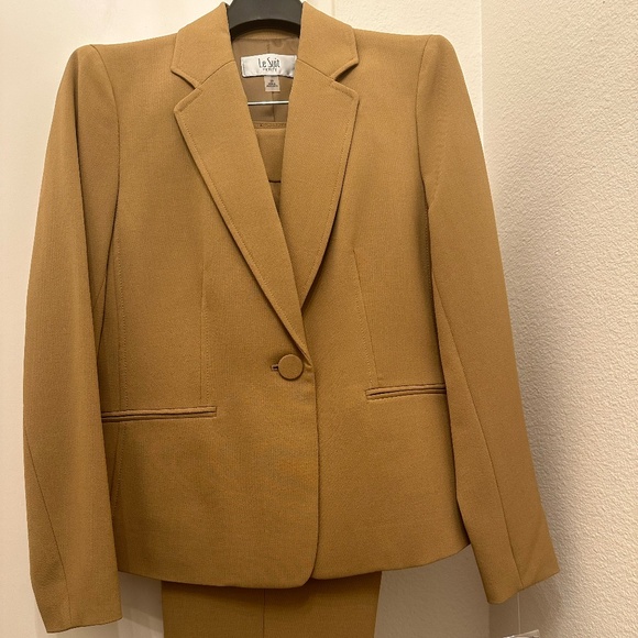 Le Suit Petite size 2 Pant Suit NWT - Picture 1 of 5